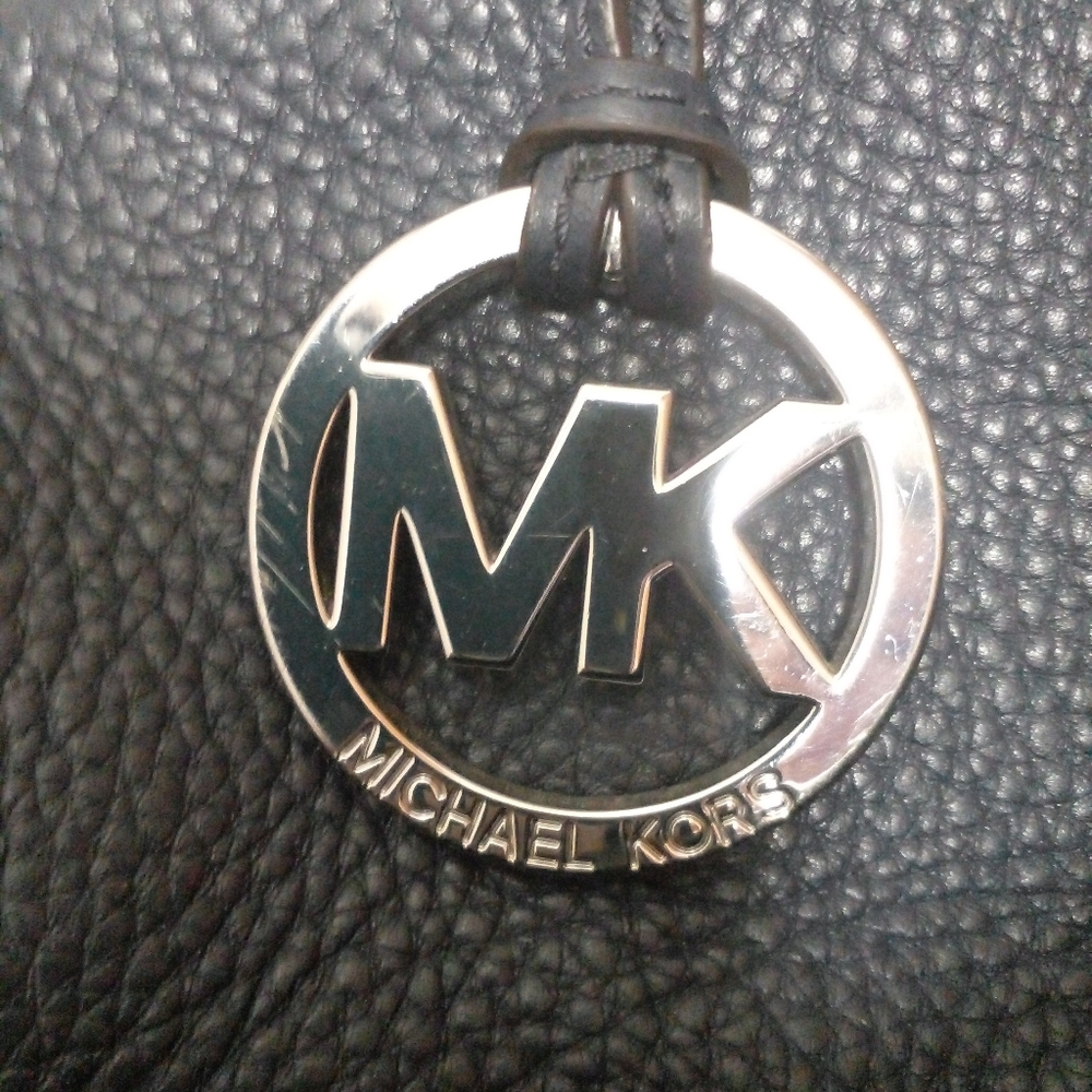 2 Michael Kors purses - Picture 3 of 10